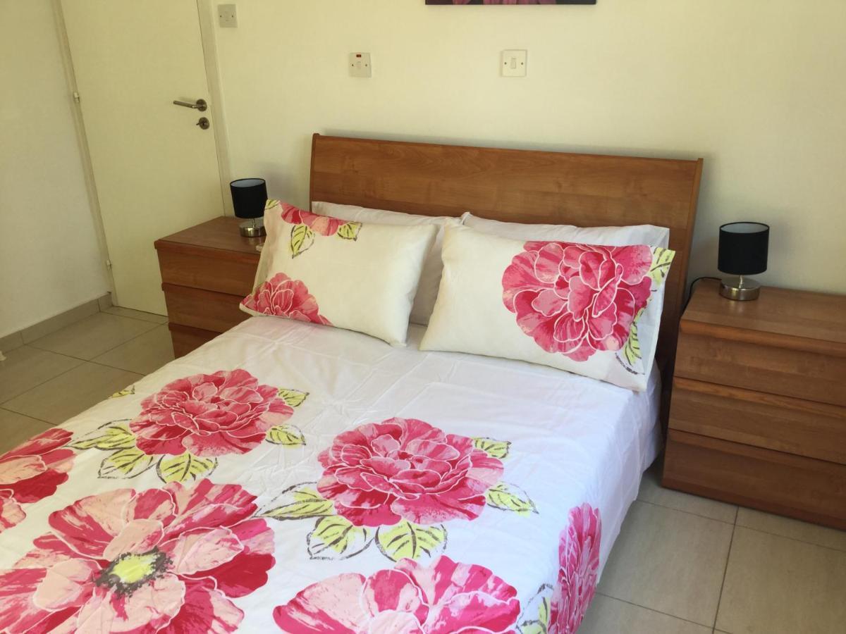 Poolside 2 Bedroom Apt, Paphos Riviera, Universal Area Buitenkant foto