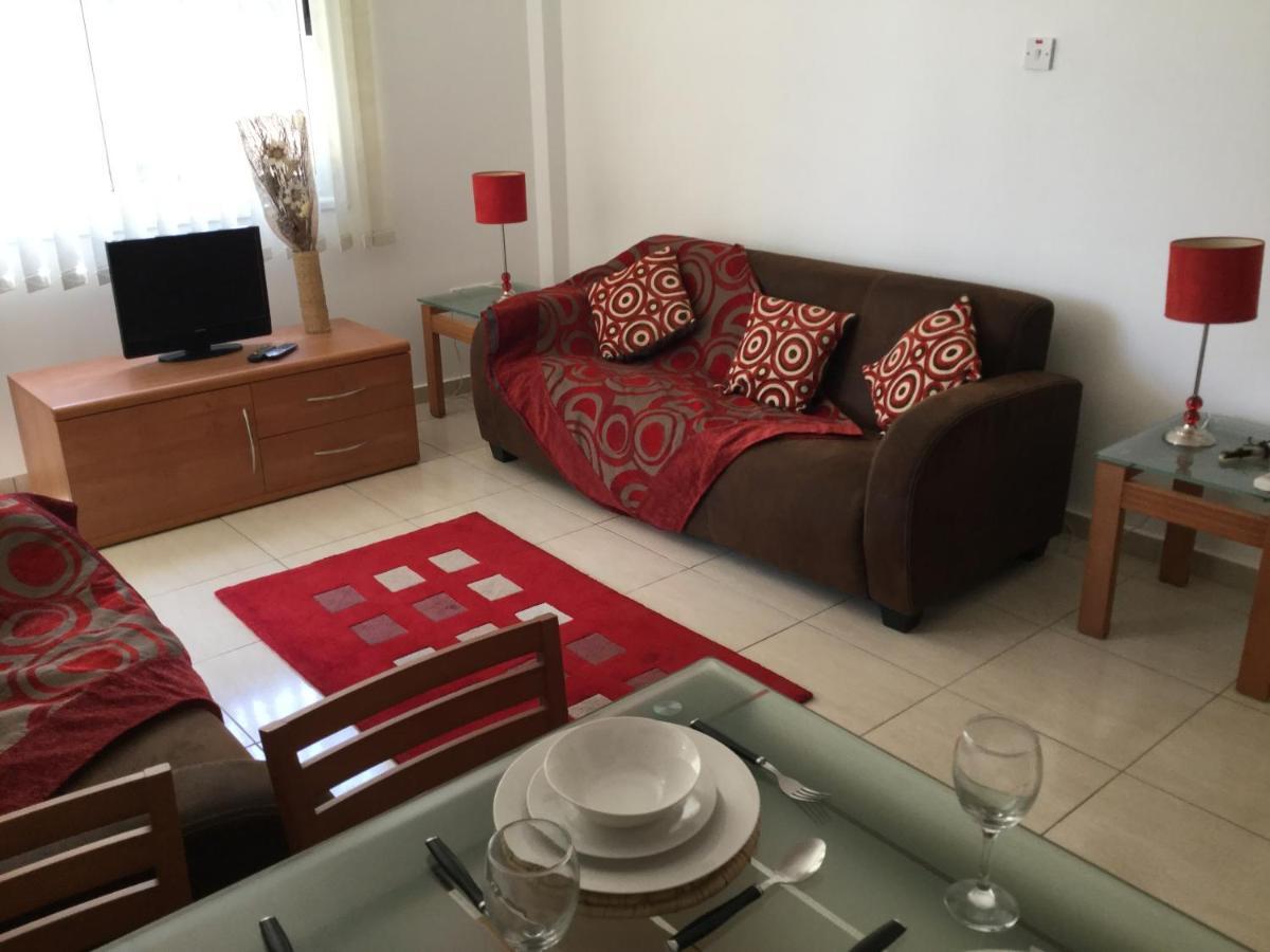 Poolside 2 Bedroom Apt, Paphos Riviera, Universal Area Buitenkant foto